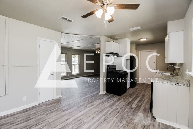 Building Photo - 4602 Tradewinds Rd