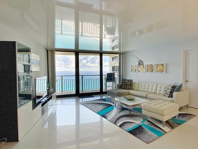 Foto del edificio - 3000 N Ocean Dr