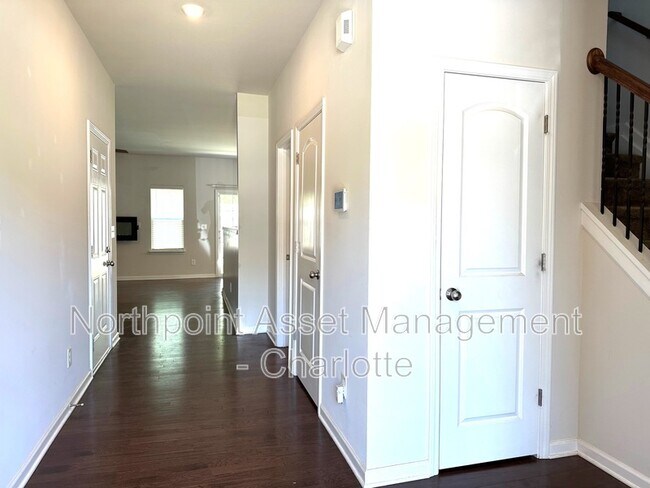 Foto del edificio - 7440 Sienna Heights Pl