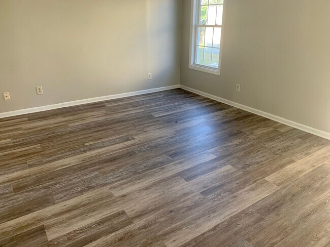 Foto del edificio - Promise Land Historic Walking District Downtown Morehead City! Charming 4 bedroom 1 1/2 bath Home...