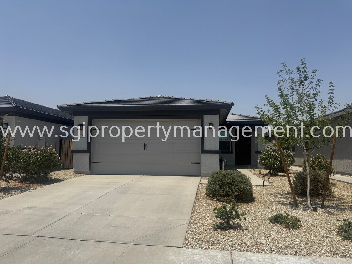Foto principal - 17322 W Country Club Terrace