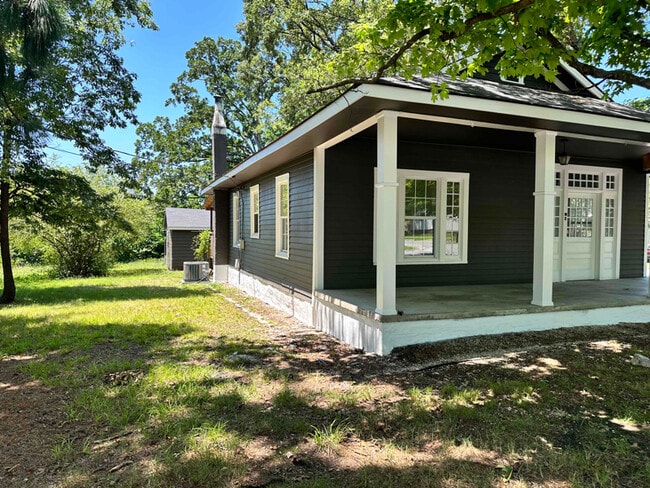 Building Photo - 122 Cox Ave