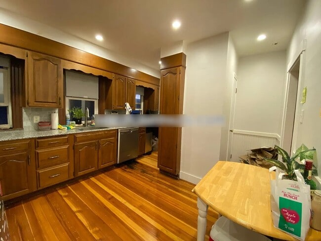 Building Photo - 45 Bowdoin St