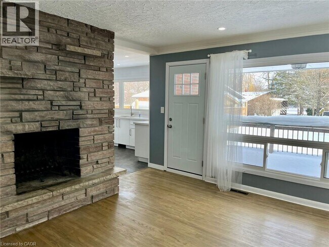 Photo du bâtiment - 312 Grantham Ave