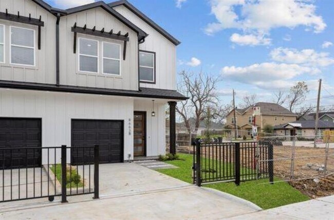 Building Photo - 8663 Duane St