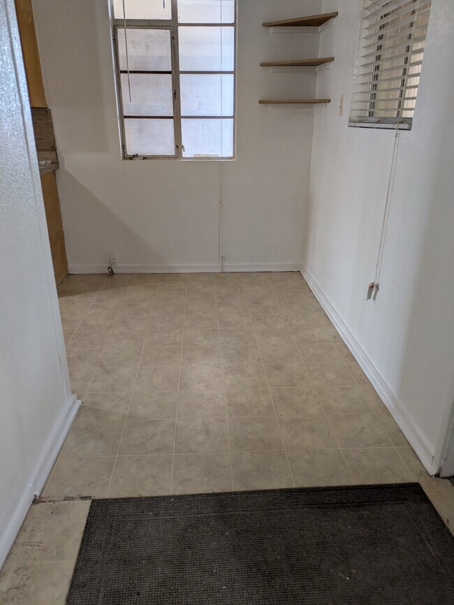 Foto del edificio - 1514 W 1st Pl