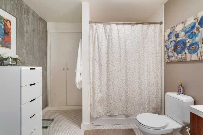 Building Photo - Civic Condominiums - FURNISHED 8th floor s...