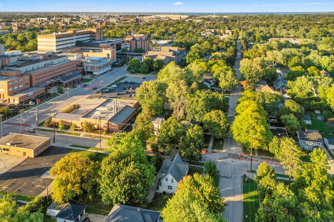 Building Photo - 1028 Porlier St