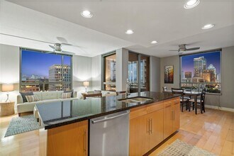 Building Photo - 300 Bowie St