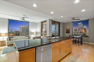 Building Photo - 300 Bowie St