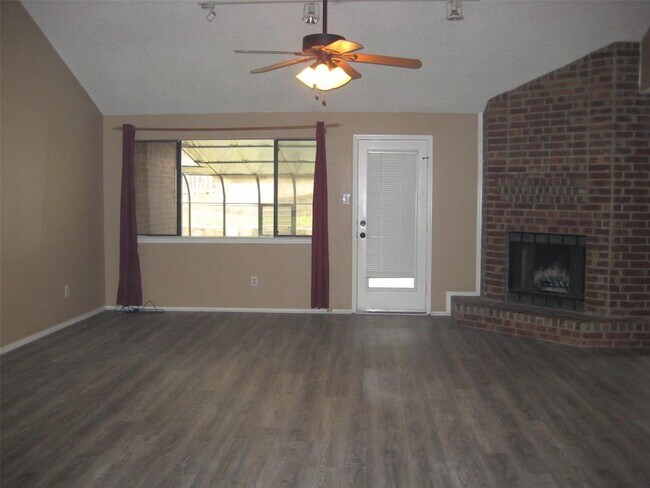 Building Photo - 2301 Fall Ct