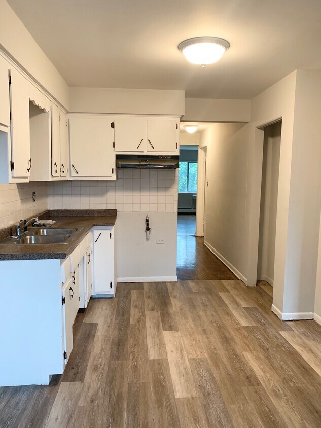 Foto principal - 8280 Roosevelt Rd