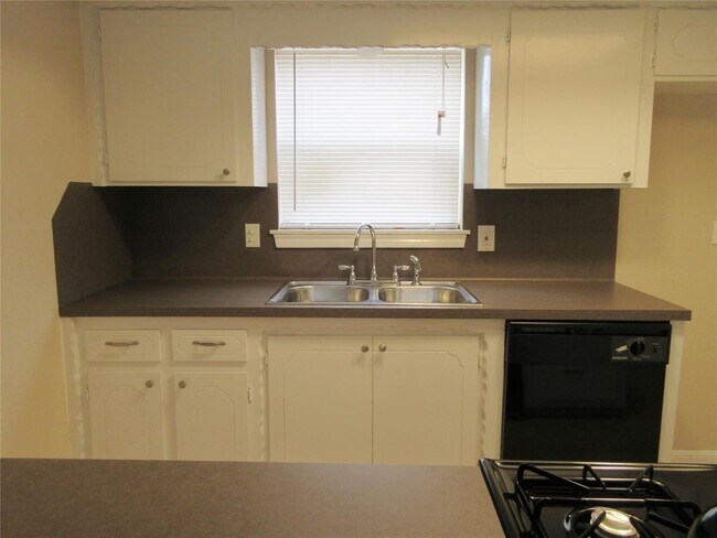 Foto del edificio - 714 Cherry Valley Dr