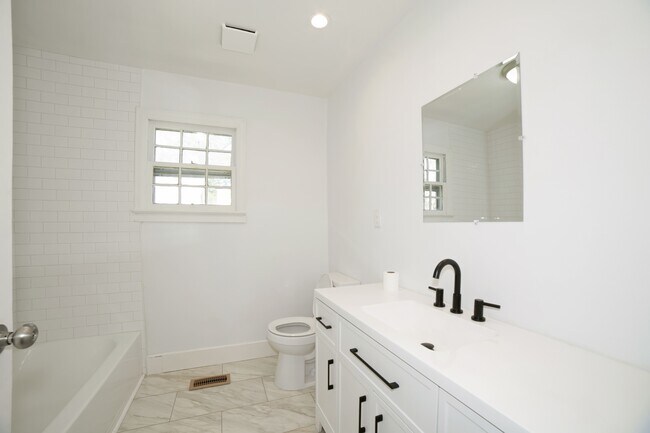 Foto del edificio - 305 Hickory Ave SW