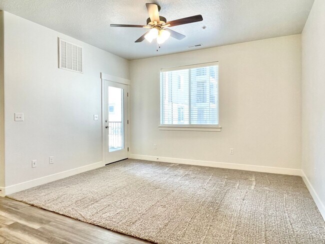 Foto del edificio - Spacious Condo Near Primary Children’s Hospital!