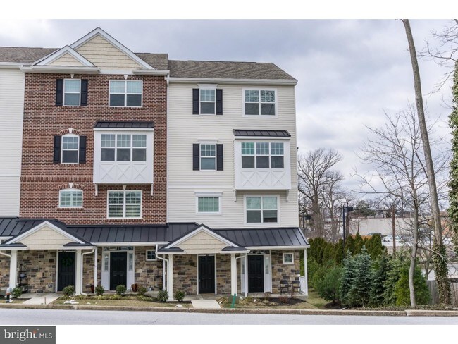 Building Photo - 311 Waltons Way