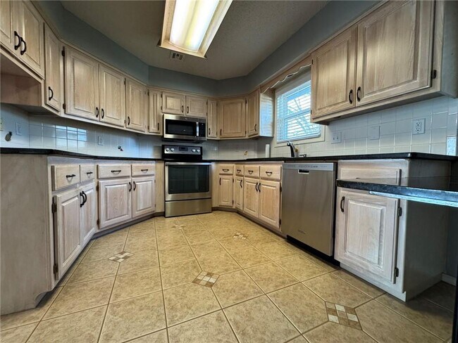 Foto del edificio - 2 Newburgh Dr