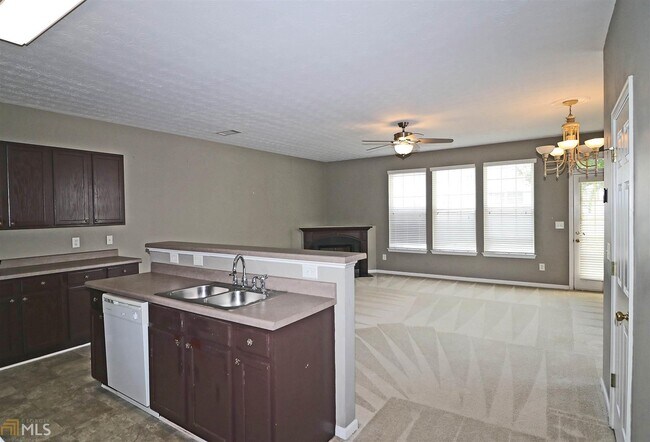 Foto del edificio - 1514 Paramount Ln NE