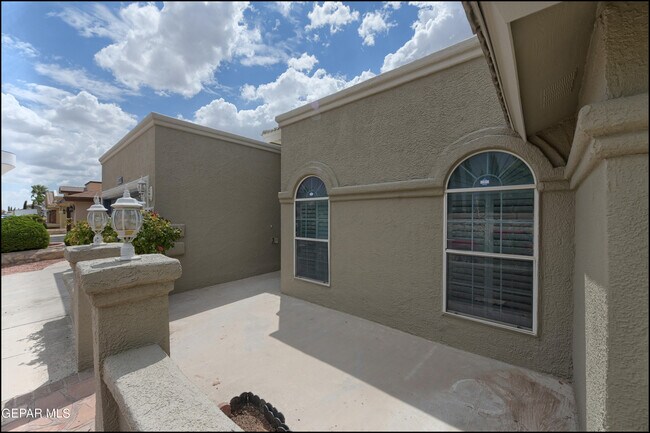 Building Photo - 3769 Tierra Isela Dr
