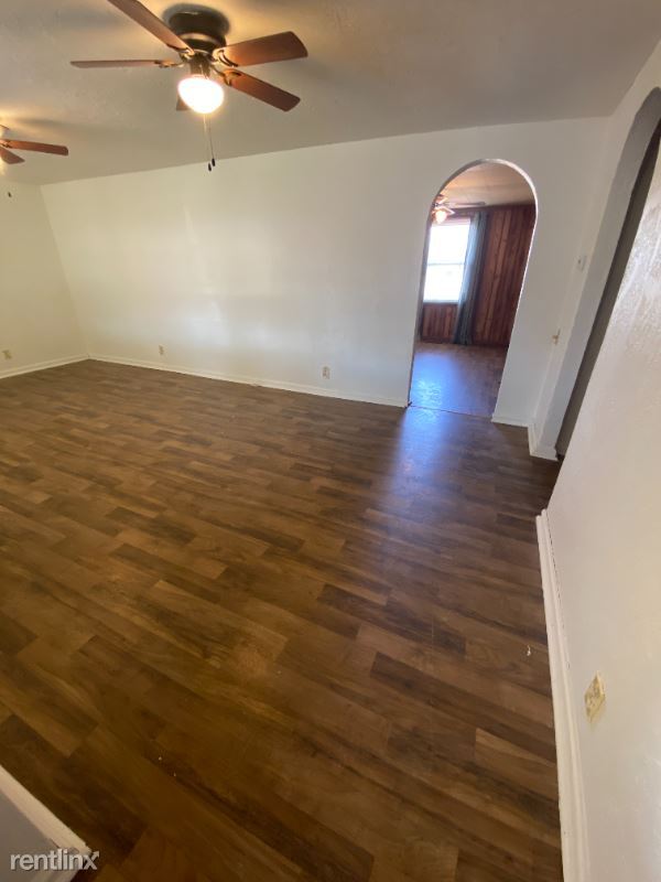 Building Photo - 2 br, 1 bath House - 1006 E Main St