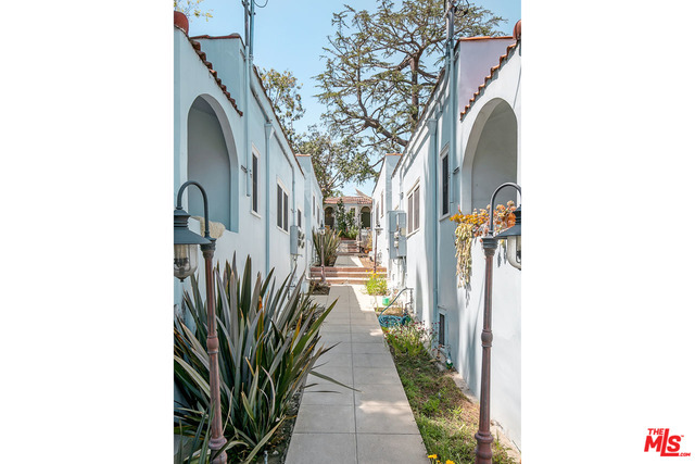 Building Photo - 1109 1/2 Laveta Terrace