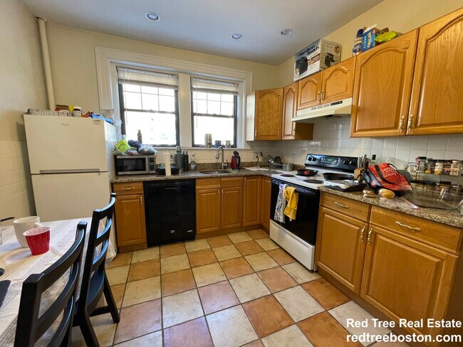 Building Photo - 48 Babcock St