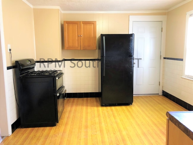 Building Photo - Affordable 2 bedroom