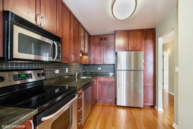 Foto del edificio - 655 W Irving Park Rd