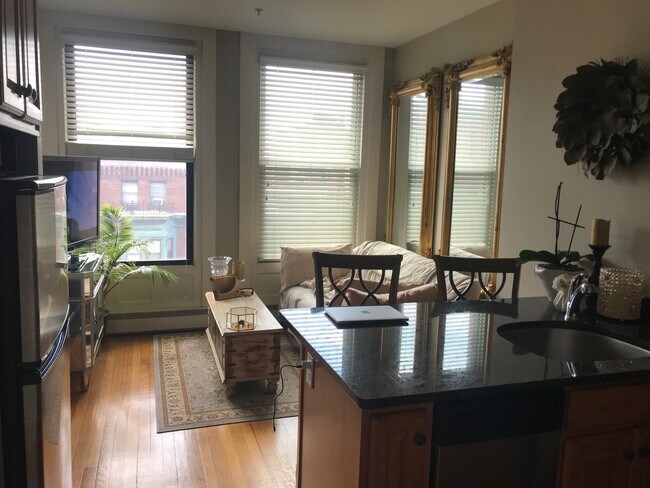 Building Photo - 483 Beacon St