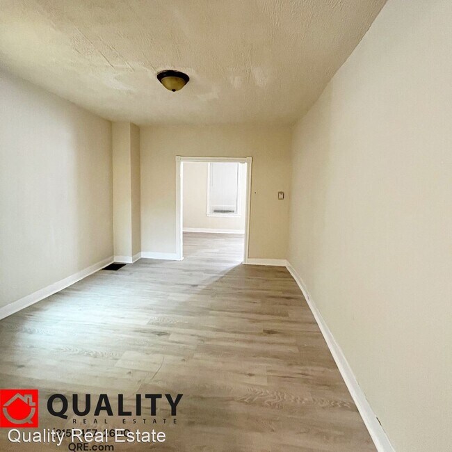 Building Photo - 3 br, 1 bath House - 5347 grays
