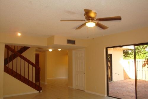 4055 Palm Bay Cir West Palm Beach Fl 33406 Townhouse For Rent