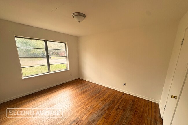 Building Photo - 343 E Delz Dr