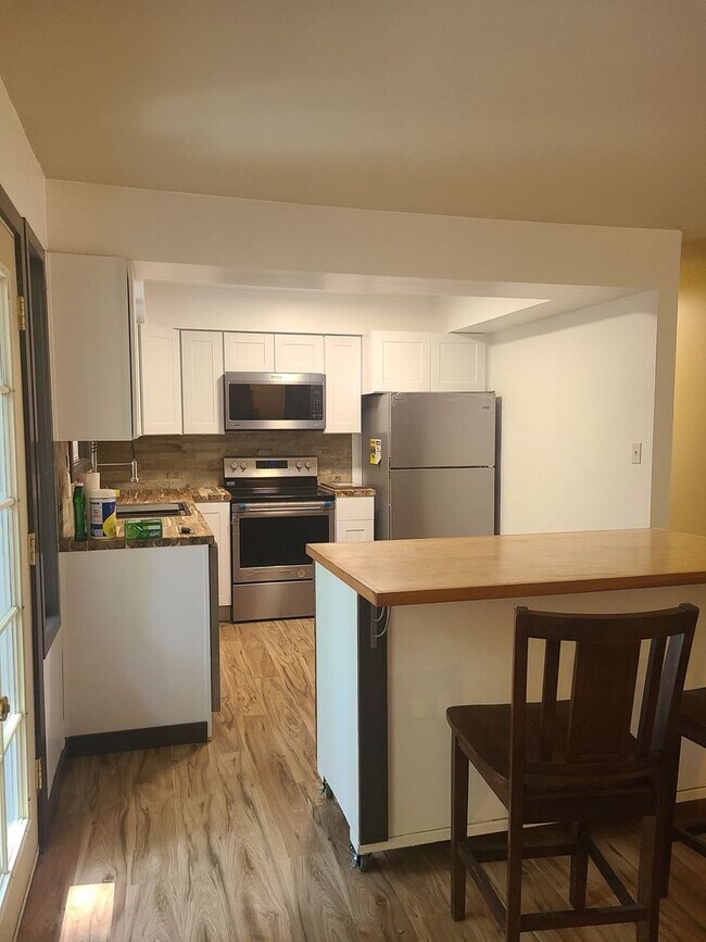 Foto del edificio - Charming 2 bedroom, 1 bath duplex near Ros...