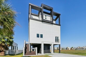 Building Photo - 830 Tiki Dr