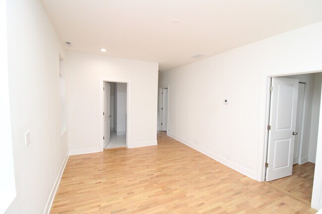 Building Photo - 1544 N Bosworth Ave