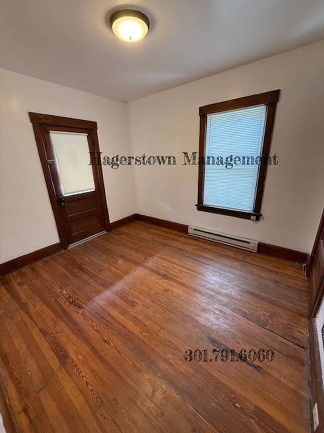 Building Photo - Beautiful 3 BR 1 BA Duplex