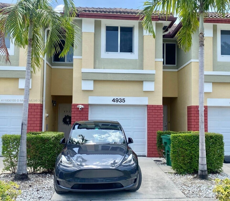 Foto principal - 4935 SW 66th Terrace