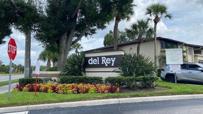 Building Photo - Conveniently Located 1BR/1BA Condo in Orlando! - Priced to Rent!