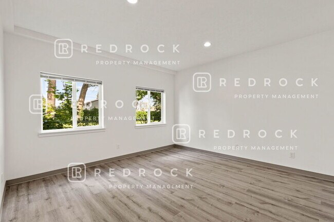 Building Photo - 8717 East Valleyway Avenue - A102
