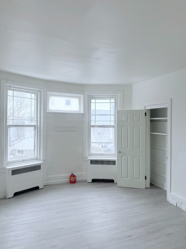 Building Photo - 37 E Stratford Ave