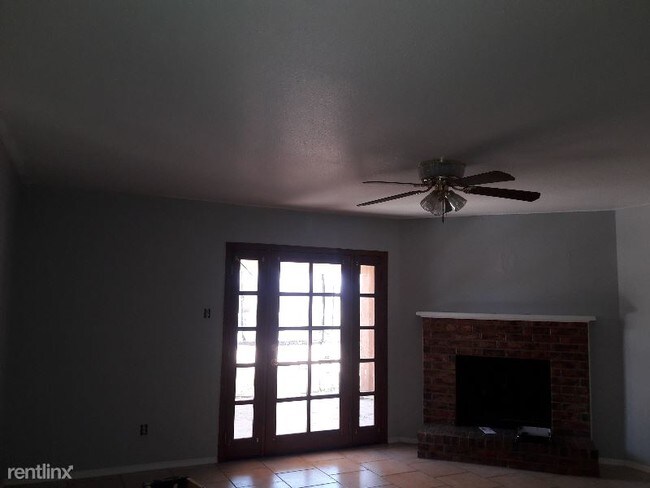 Building Photo - 3 br, 2 bath House - 1605 Bernard Kern