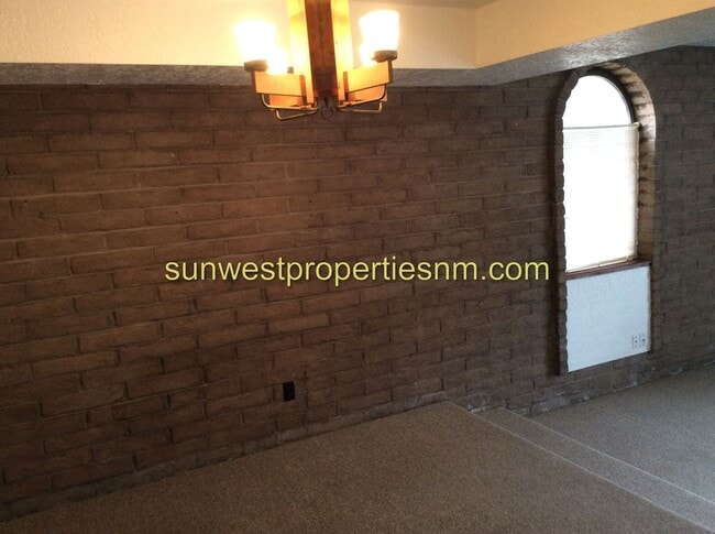 Building Photo - 3 Bed, 2.5 bath Condo