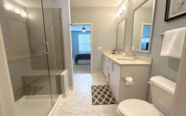 Foto del edificio - 6400 Blue Stone Rd