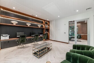 Building Photo - 8877 Lakes at 610 Dr