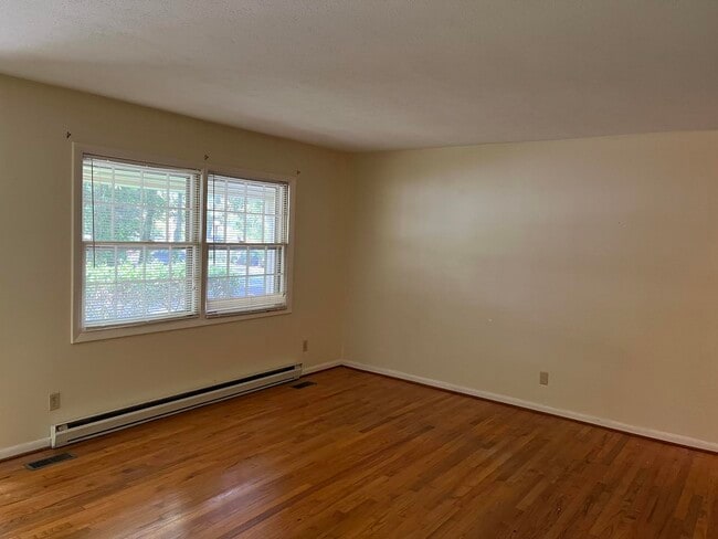 Building Photo - 109 W Blythe Cir