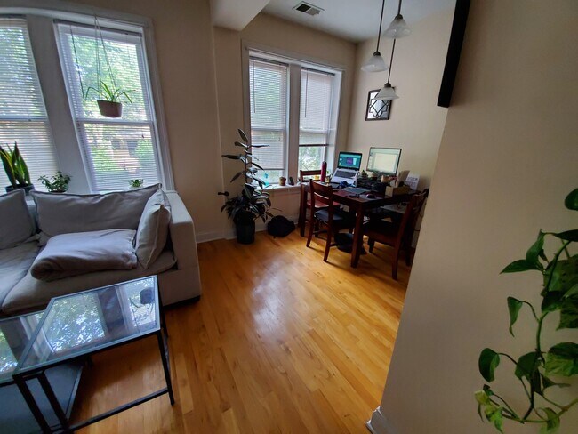 Foto del edificio - 6812 N Wayne Ave