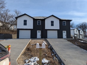 Building Photo - 512 Doe Run