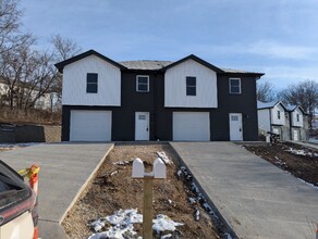 Building Photo - 512 Doe Run