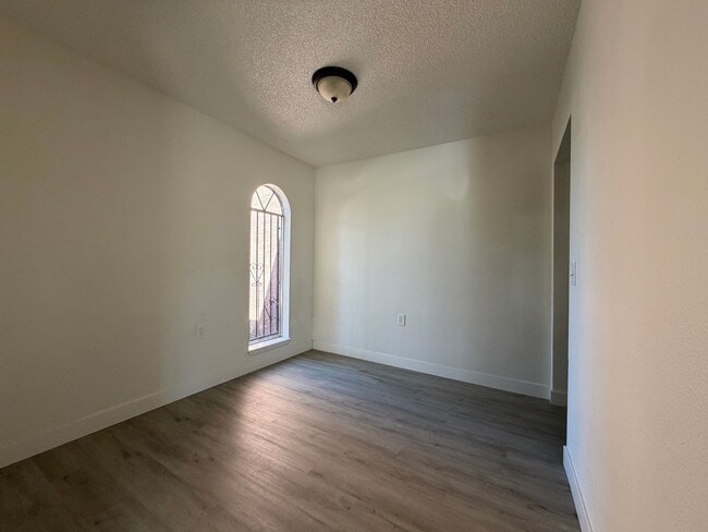 Building Photo - 507 S Lea Ave