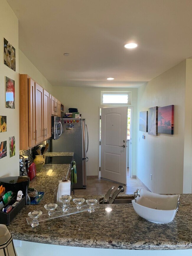 Building Photo - New Breakers, Corner condo, 1 bedroom, 1 l...